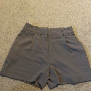 H&M fashion short in grey size 4
